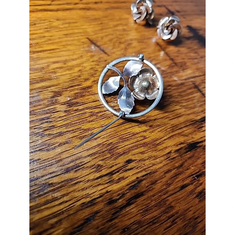 Vintage Krementz 14K Overlay Rose Circle Brooch With Matching Screwback Earrings